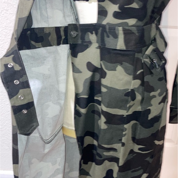 AKIRA Camo Army Print Long Trench Jacket - Picture 5 of 8